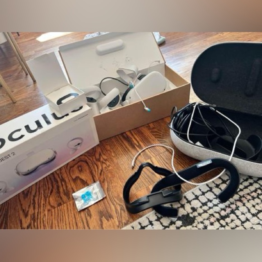Oculus QUEST 2 (256GB) with accessories and case META Quest 2